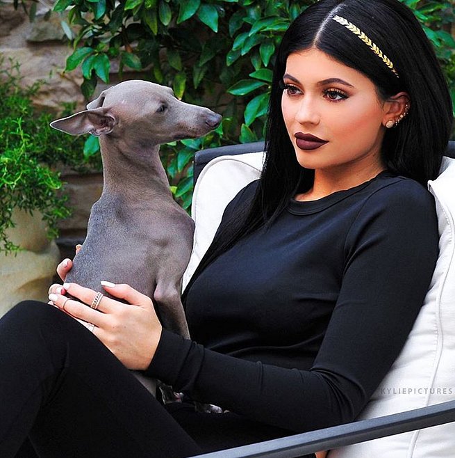 Kylie Jenner portant un Hair Tattoo