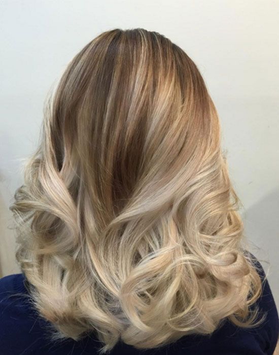 un balayage blond et platine