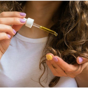L'huile : le produit indispensable cet été pour avoir de beaux cheveux