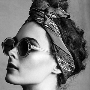 Nouer un foulard en bandana