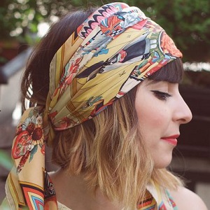 Nouer un foulard en bandeau