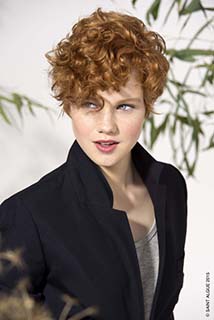 la coupe garçonne sur cheveux bouclés