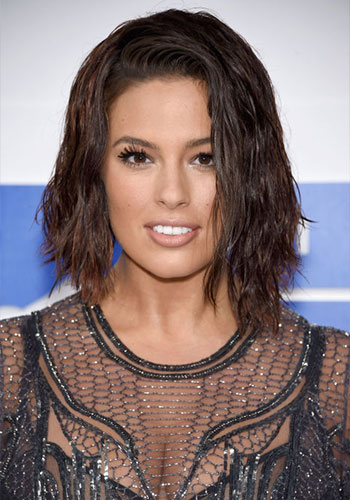 La coupe carré asymétrique d'Ashley Graham automne 2016