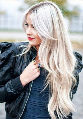Des cheveux très longs mis en valeur par une coupe dégradée