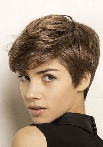 Une coupe de cheveux courte pour la rentrée