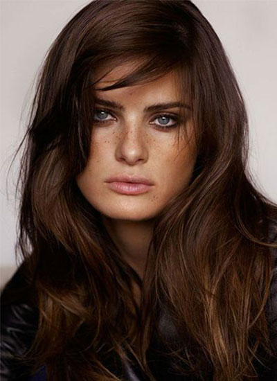 un balayage sur des cheveux chocolat