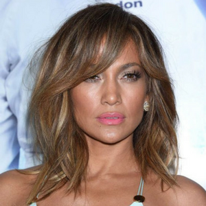 jennifer lopez coiffure wavy 40 ans