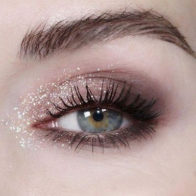 Des paillettes pour un maquillage de fête !