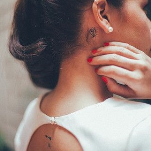 Des tatouages éphémères pour une touche rock