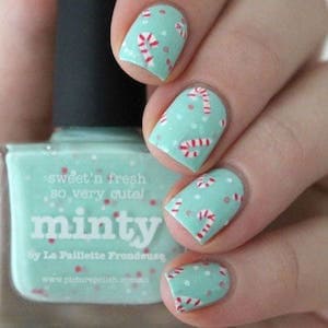 Nail art sucre d'orge bleu pastel