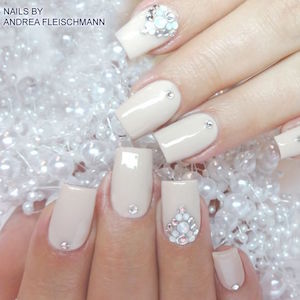Nail art avril diamant