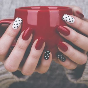 Nail art juillet rubis
