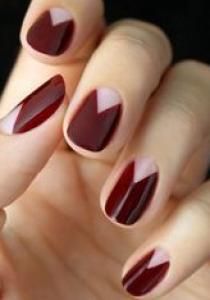 Nail art rouge Grenat