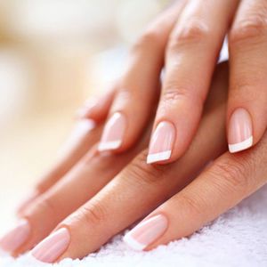 L'incontournable French Manucure est LA manucure indémodable et tendance