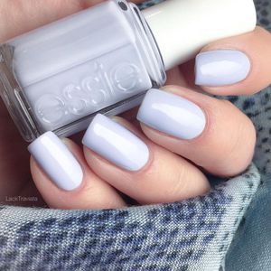 Le vernis pastel est parfait pour accompagner la douceur printanière.