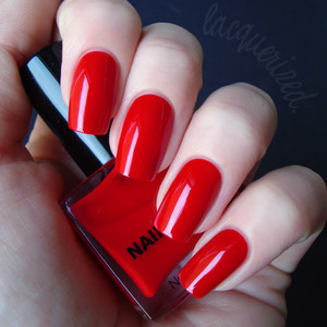 Le vernis rouge pour être glamour jusqu'au bout des ongles