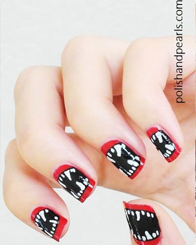 Un nail art horrible façon bouche de vampire