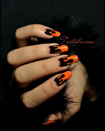 Une ambiance étrange et inquiétante pour ce nail art halloween