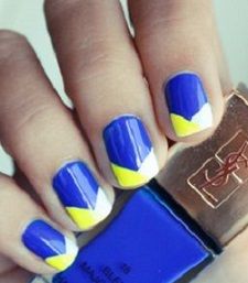 Un nail art bicolore pour amplifier le bronzage