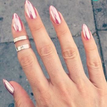 Manucure chromée rose gold
