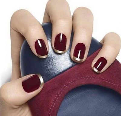 French manucure gel rouge et doré, pour une touche de glamour ! 