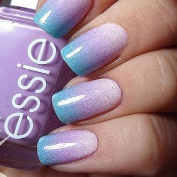 Un vernis parme travaillé en ombré nail
