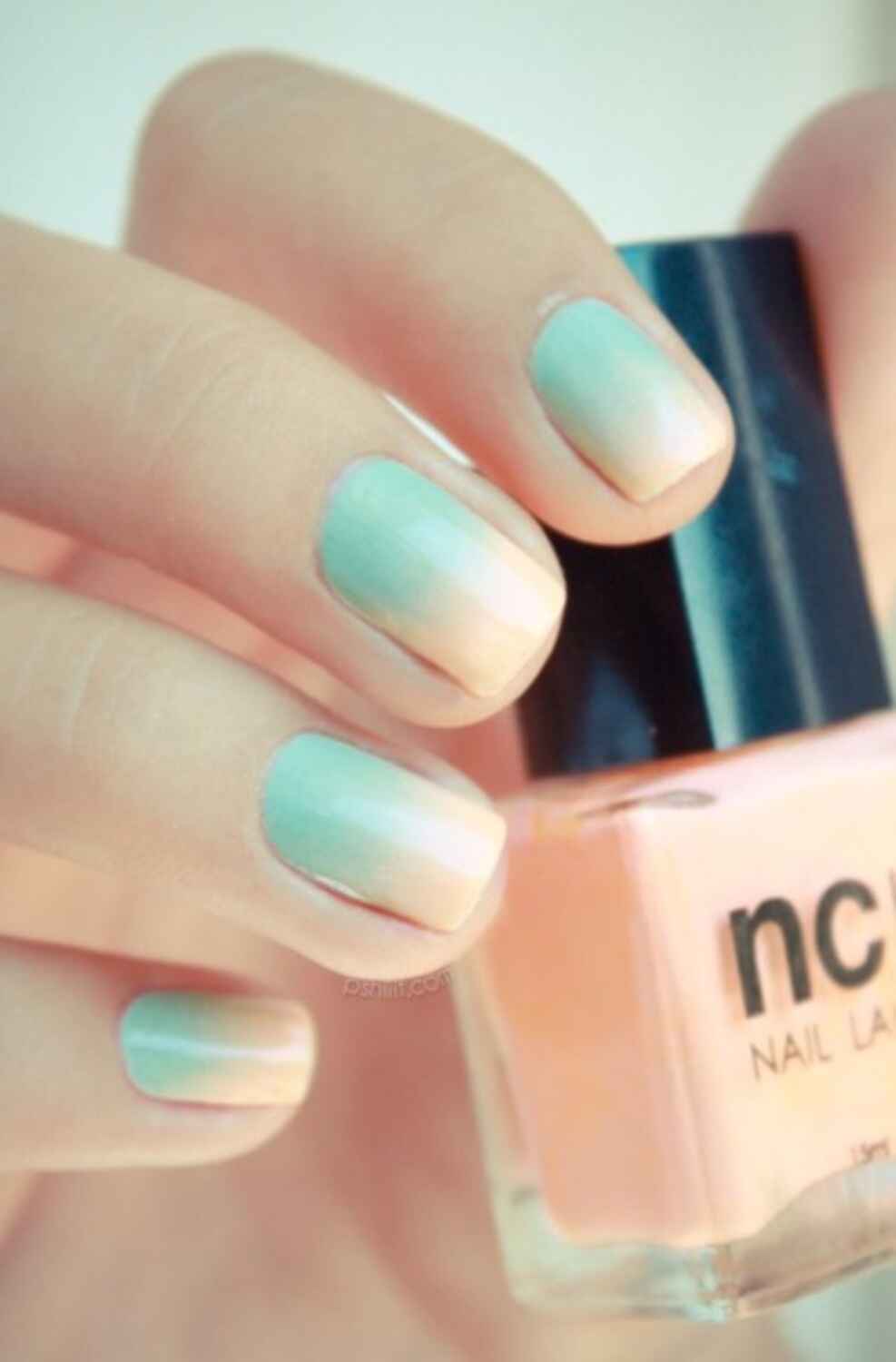 Vernis mint et rose en dégradé