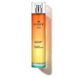 Le soleil s'invite sur votre peau avec l'eau délicieuse parfumante de chez Nuxe Sun