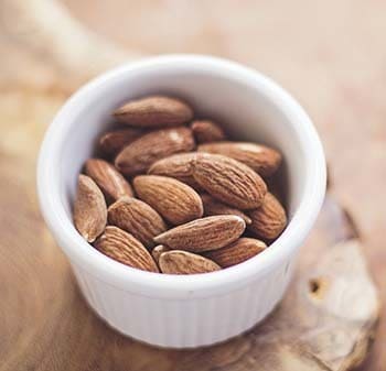 quelques amandes à grignoter pour faire passer les petits creux entre les repas