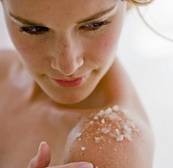le gommage ne fait pas perdre le bronzage