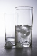 du froid pour atténuer les poches sous les yeux