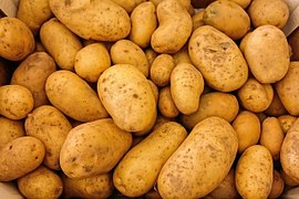 pommes de terres pour réduire les poches sous les yeux