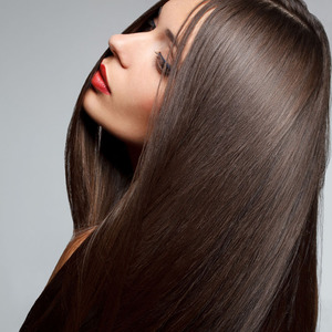 Des cheveux plus lisses grâce au collagène