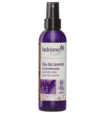 l'eau de lavande purifie et assainit les peaux grasses et acnéiques