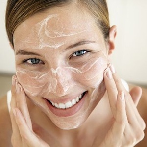 Peau sensible : bien nettoyer et démaquiller votre joli minois