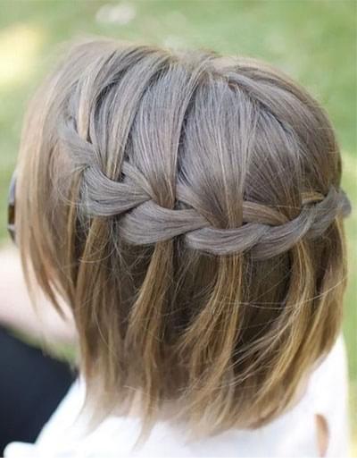 une coiffure a base de tresse en cascade