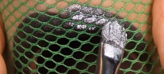 L'utilisation de résilles pour faire un snake lips parfait