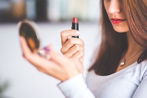 Les astuces pour faire tenir son rouge à lèvres