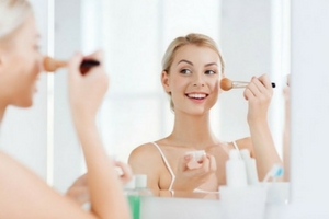 Poudre compacte ou poudre libre : laquelle choisir
