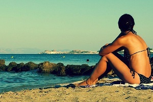 Le gommage risque t-il de vous faire perdre votre bronzage ?